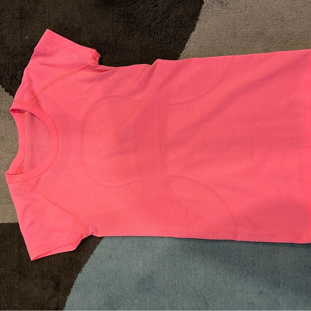 Lululemon tee